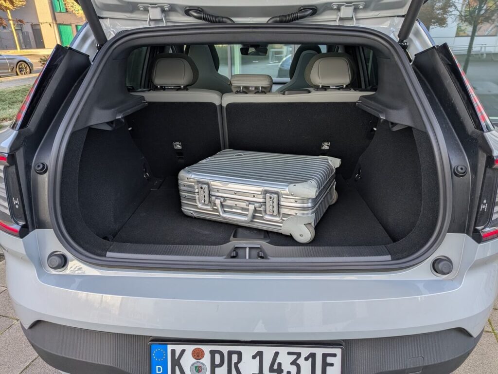 Kleiner Kofferraum mit mindestens 318 Liter Fassungsvermögen.