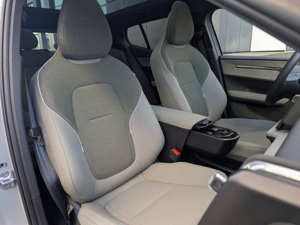 Beifahrersitz mit Kunstleder-Stoff-Polstern