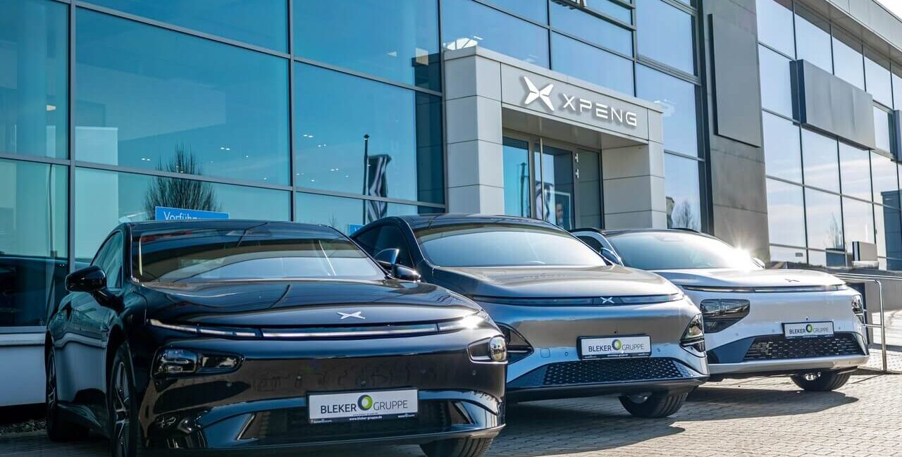 Xpeng-Standort der Bleker Gruppe in Münster mit Elektroautos Xpeng G6 und Xpeng G9