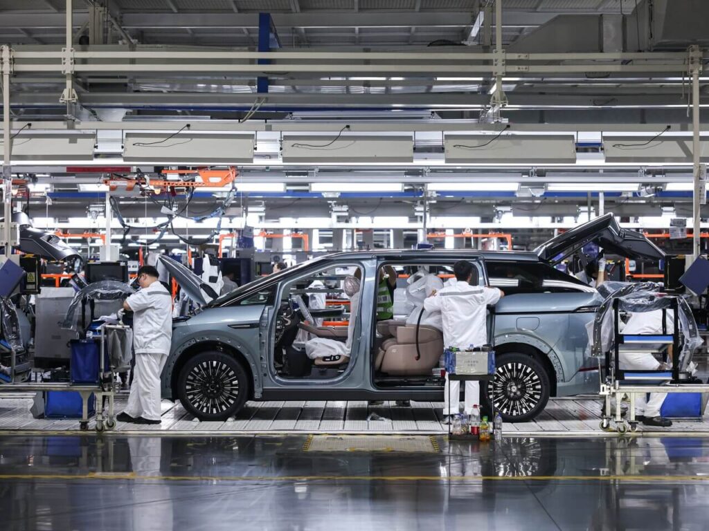 Produktion des Xpeng X9 in einem Werk des chinesischen Elektroautoherstellers