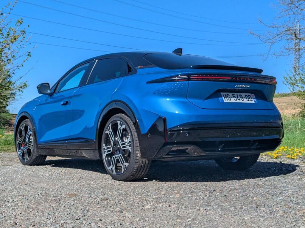 Elektro-Fastback mit 400 PS und über 500 km Reichweite. Performance-Modell "Mittelklasse-SUV" mit Allrad im Test.