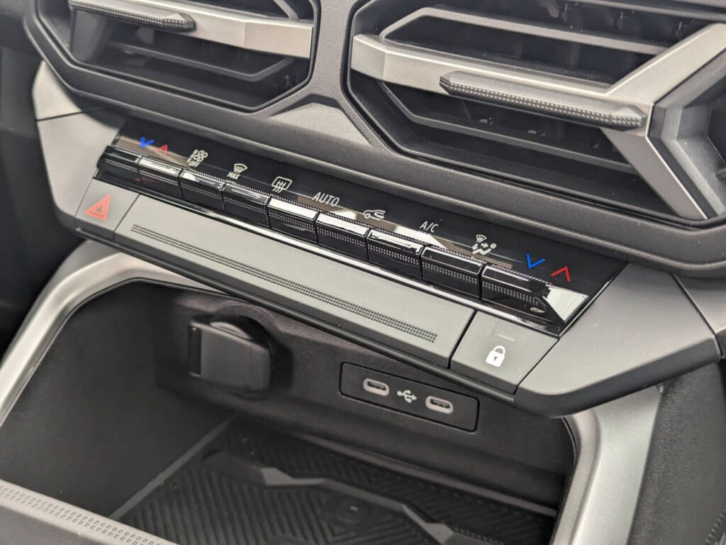 Klimabedienteil 2-Zonen-Klimaautomatik mit Tasten zum Einstellen von Temperatur und Lüftung