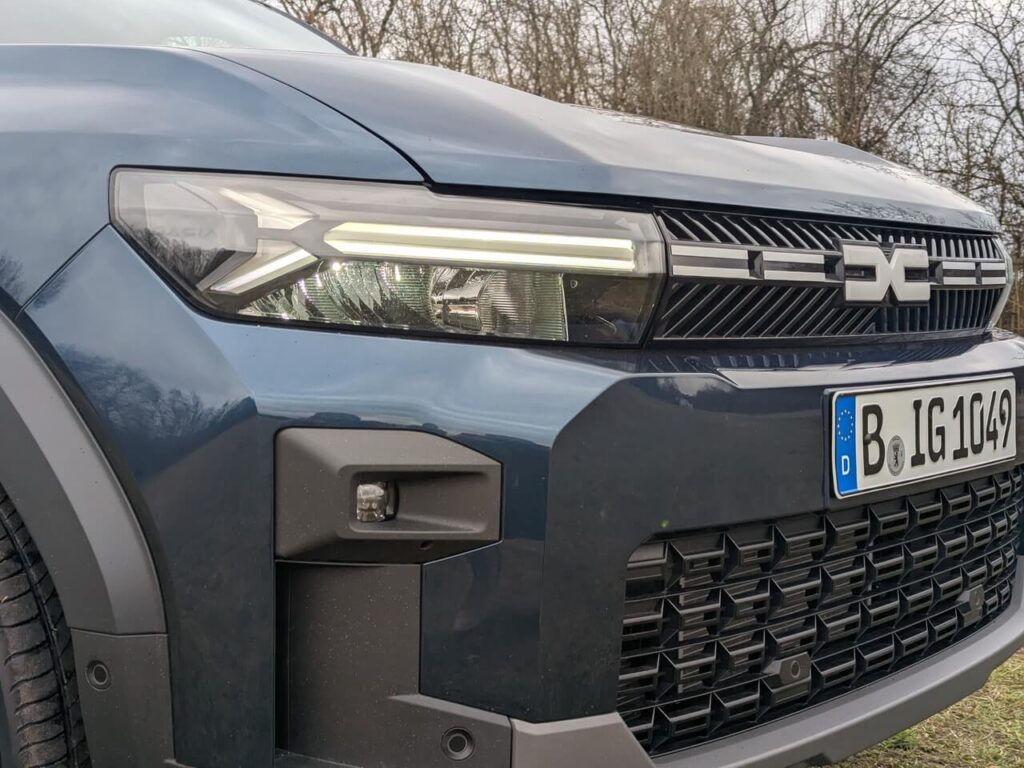 LED-Scheinwerfer beim Bigster Journey mit Fernlichtassistent