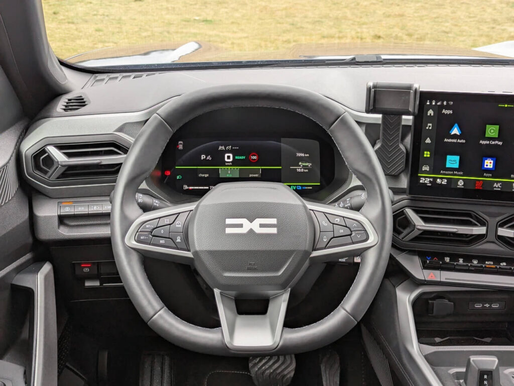 Fahrerperspektive: Multifunktionslenkrad und 10 Zoll Fahrerdisplay (Digitaltacho)