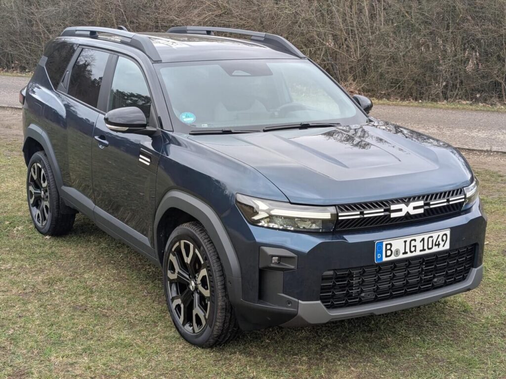 Dacia Bigster Hybrid 155 - Fahrbericht mit Kaufberatung zum Mittelklasse-SUV mit 158 PS starkem Frontantrieb in der Ausstattungsvariante "Journey" ab 30.000 Euro.