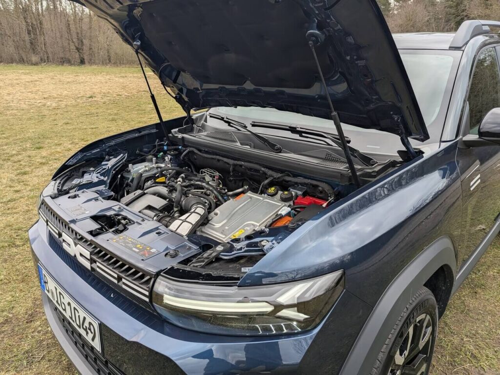 Dacia Bigster Hybrid 155 - 1.8 Benzinantrieb 80 kW (109 PS) + Elektroantrieb 36 kW (49 PS) ergibt eine Systemleistung von 116 kW (158 PS)