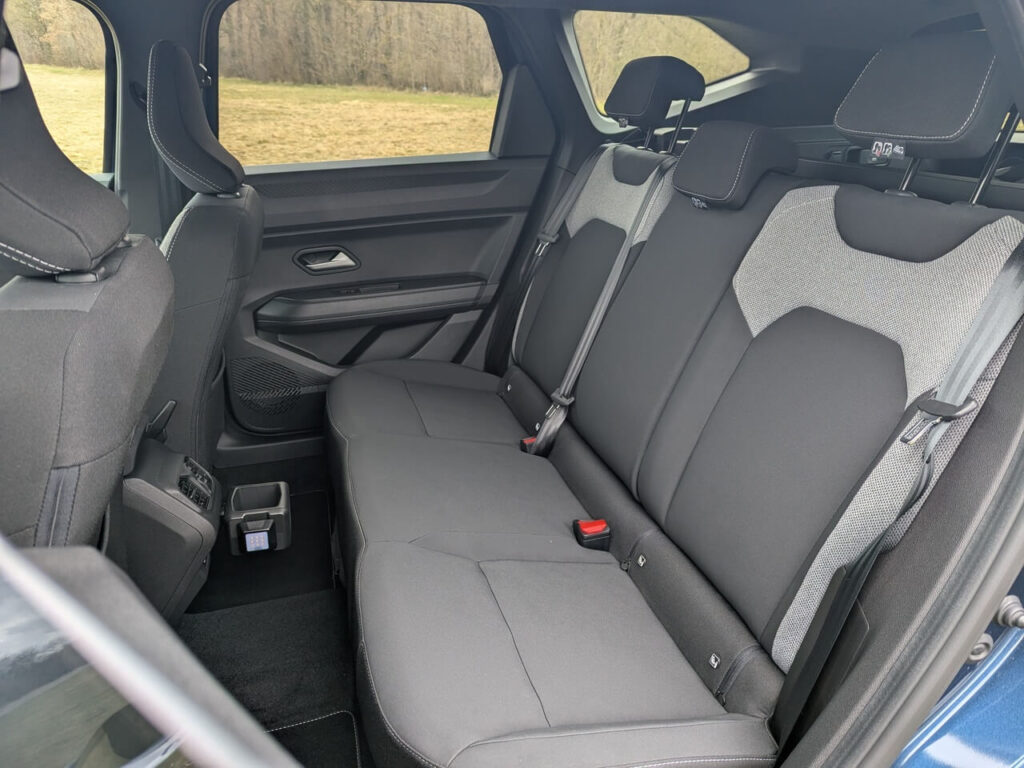 Rücksitzbank mit zwei Isofix-Haltern im Dacia Bigster Journey