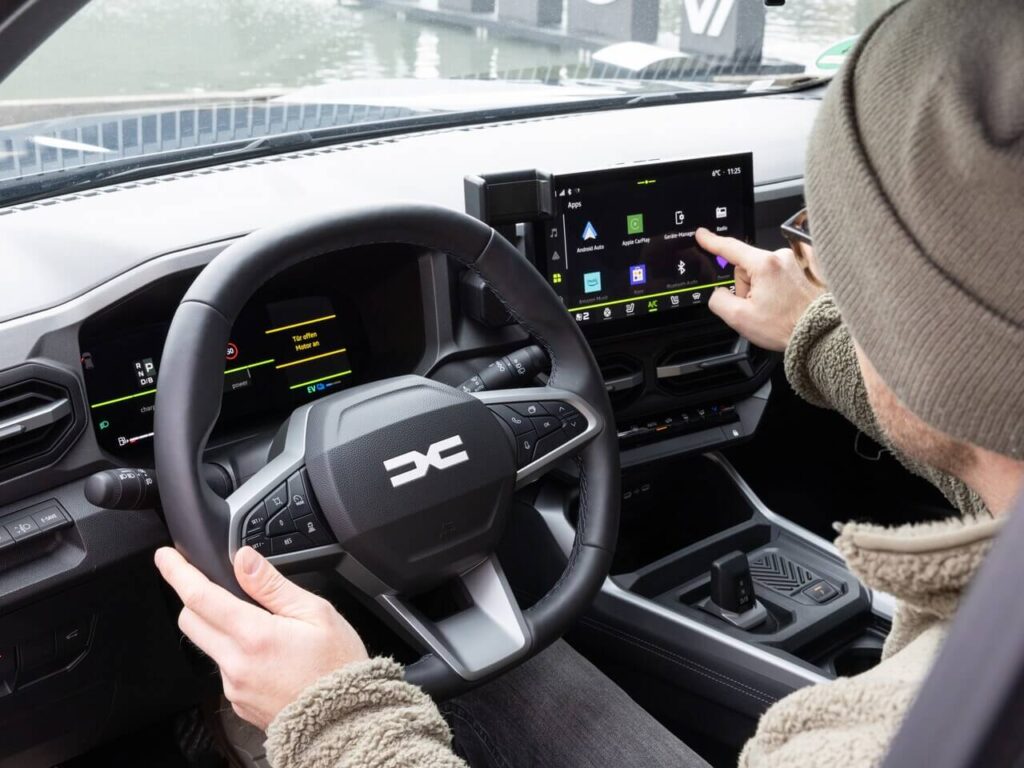 Dacia Bigster Journey Innenraum mit Touchscreen - Foto: Wolfgang Groeger-Meier