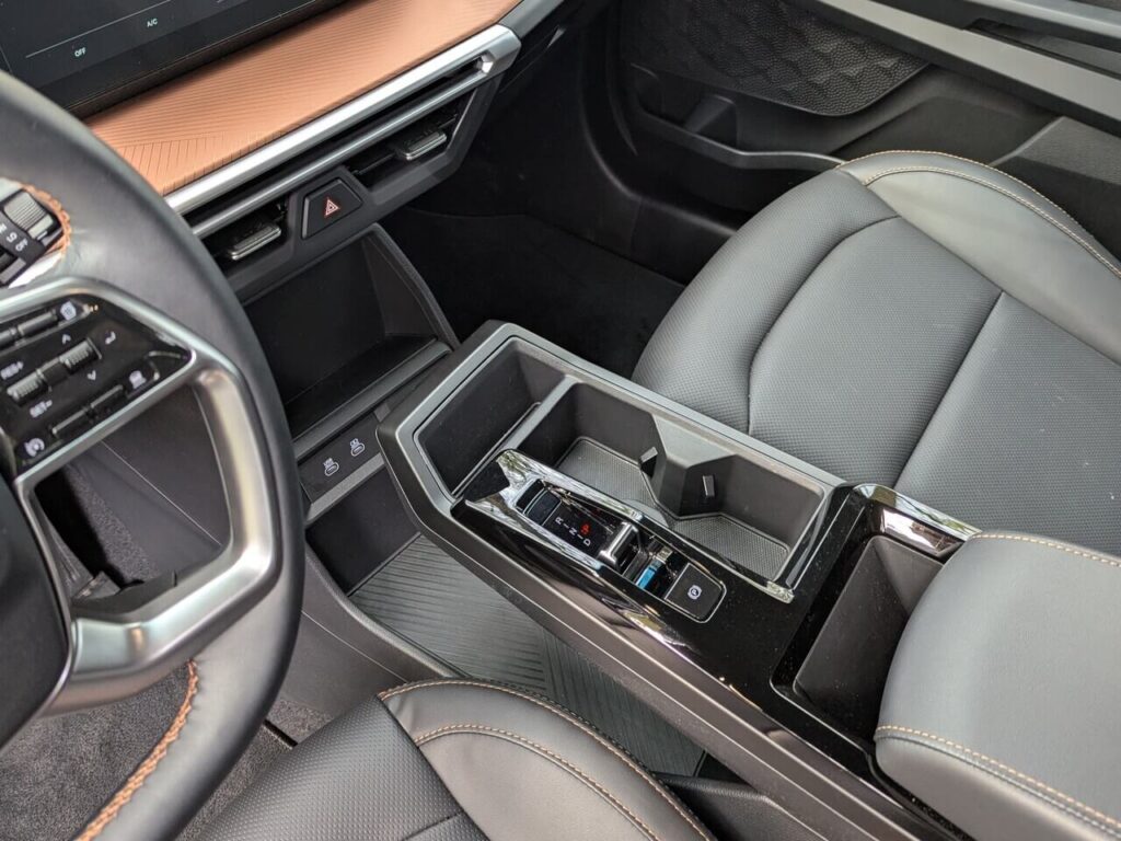 Mittelkonsole mit vielen Ablagen