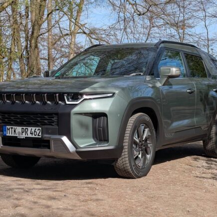 KGM Torres in der Metallic-Lackierung Forest Green (GAO)