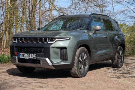 KGM Torres in der Metallic-Lackierung Forest Green (GAO)