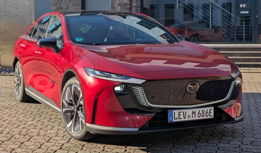 Auto-Kaufberatung: Welche Batterie ist beim Mazda 6e besser?