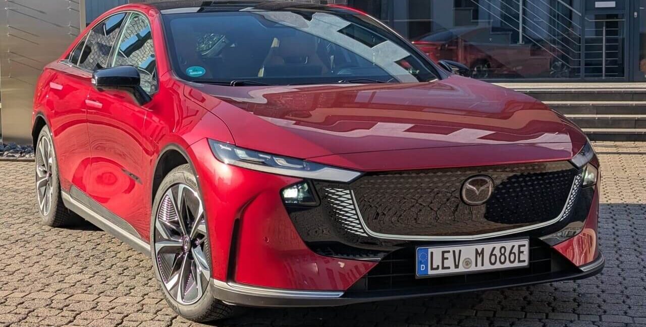 Auto-Kaufberatung: Welche Batterie ist beim Mazda 6e besser?