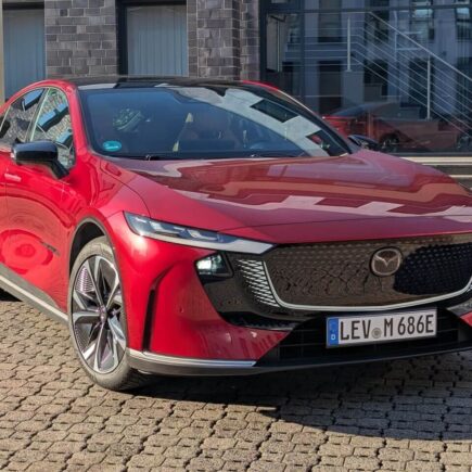 Auto-Kaufberatung: Welche Batterie ist beim Mazda 6e besser?