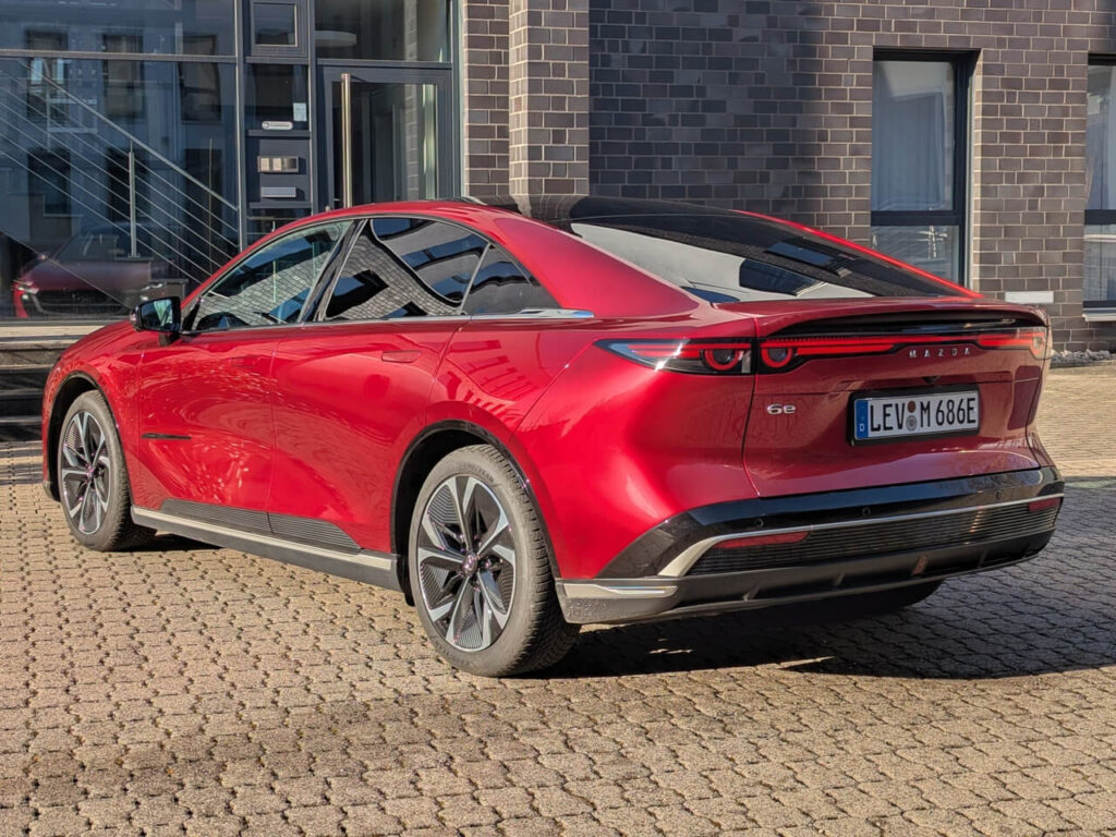 Alternative zum VW ID.7: Elektro-Fließheck Mazda 6e im Fahrbericht