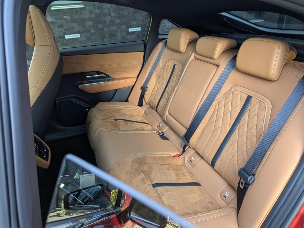 Mazda6e Takumi Plus mit braunem Leder - Rücksitzbank