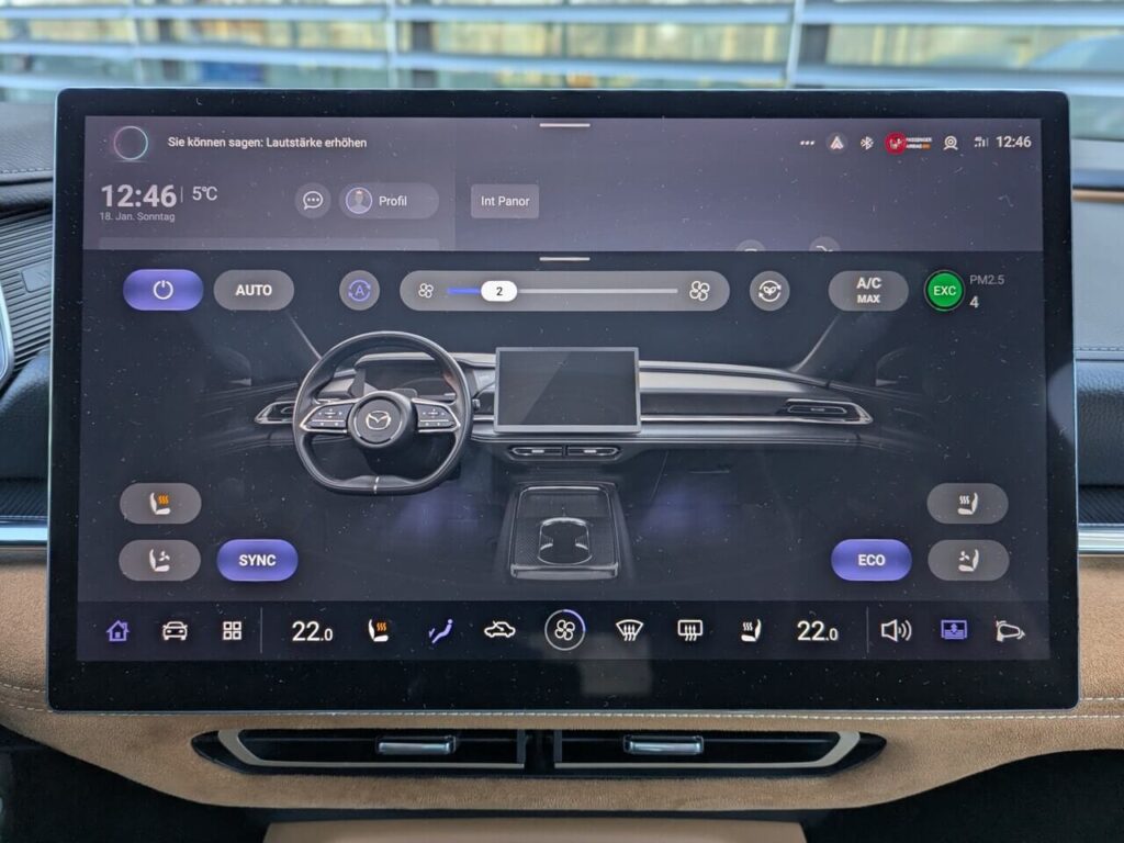 14,6 Zoll Touchscreen mit Klimamenü