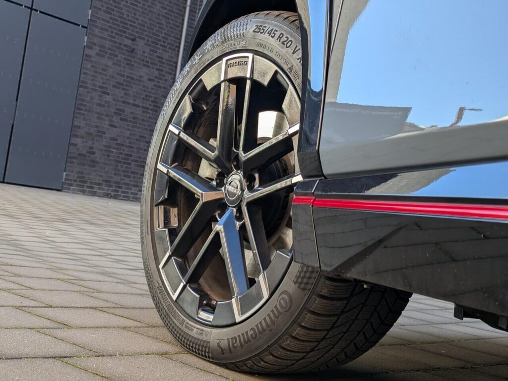 20 Zoll NISMO-Felgen (Bi-Color) - Continental Winterreifen 255/45 R20