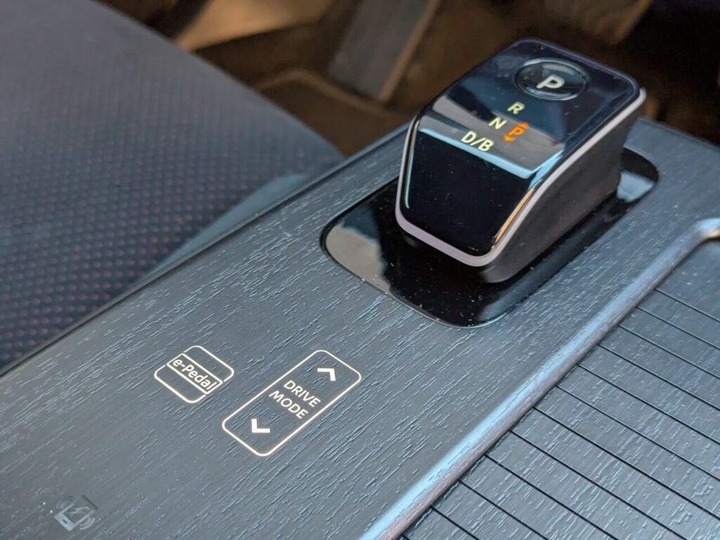 Mittelkonsole: aktivierbares e-Pedal für stärkere Rekuperation