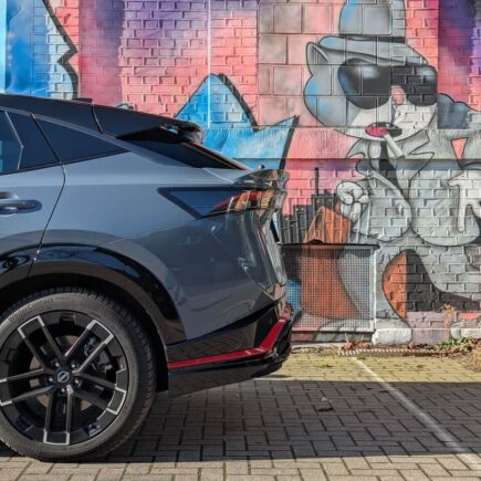Nissan Ariya Nismo mit Fließheck-Design (Stealth Grey) - Performance-SUV mit 435 PS im Test