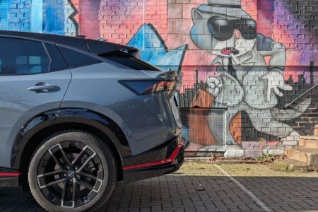Nissan Ariya Nismo mit Fließheck-Design (Stealth Grey) - Performance-SUV mit 435 PS im Test