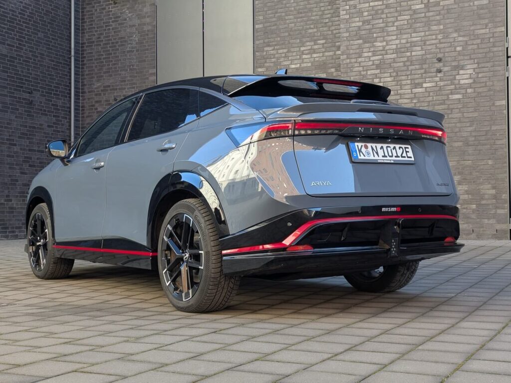 Nissan Ariya Nismo in der Lackieurng Stealth Grey