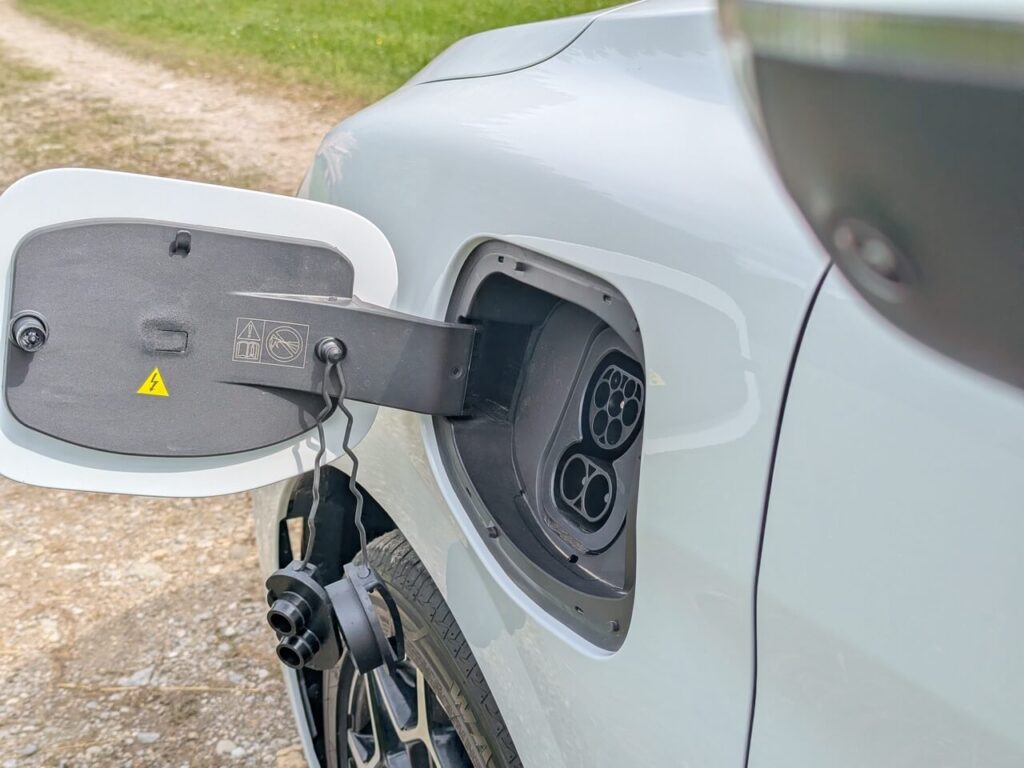 Ladezeiten beim MG4 EV Urban: 30 Minuten mit 150 kW DC und 6 Stunden mit 11 kW AC.