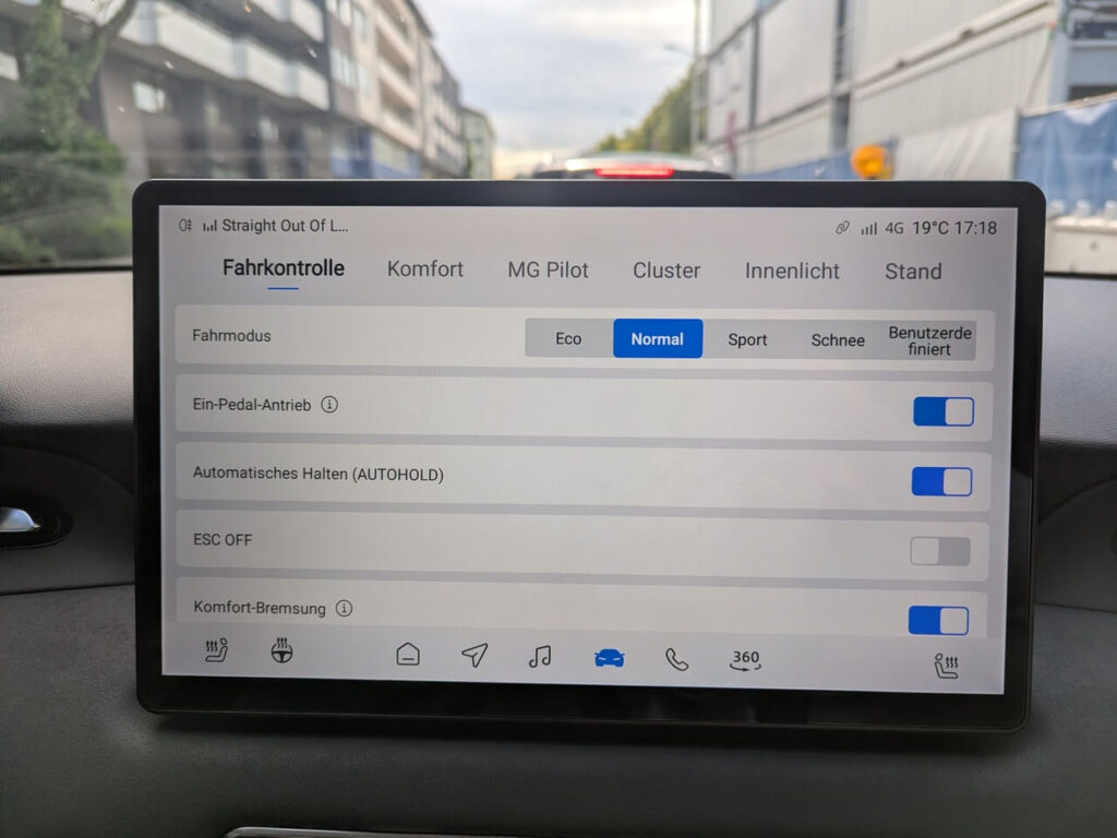 One-Pedal-Drive "Ein-Pedal-Antrieb" lässt sich über den Touchscreen aktivieren.