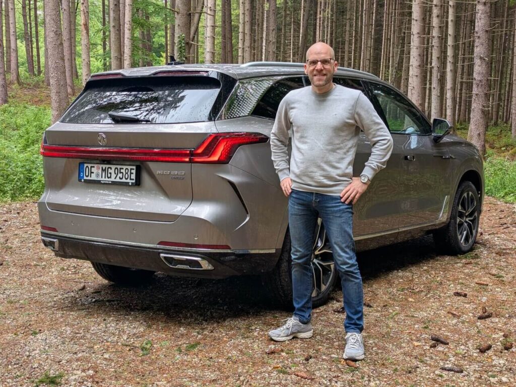 MGS9 PHEV im Fahrbericht: So gut ist das 7-sitzige SUV mit 100 km elektrischer Reichweite. Erfahrungen von Auto-Journalist Daniel Przygoda.