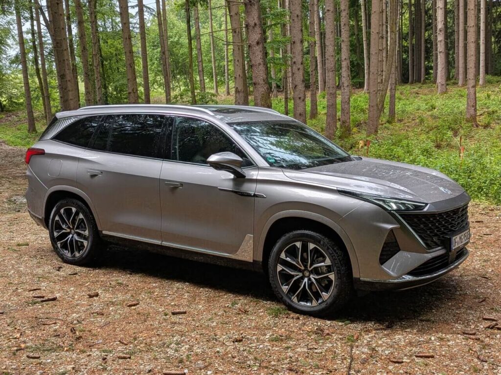 Familien-SUV mit 4,99 m Gesamtlänge: Der neue MGS9 PHEV bietet Platz für bis zu 7 Personen.