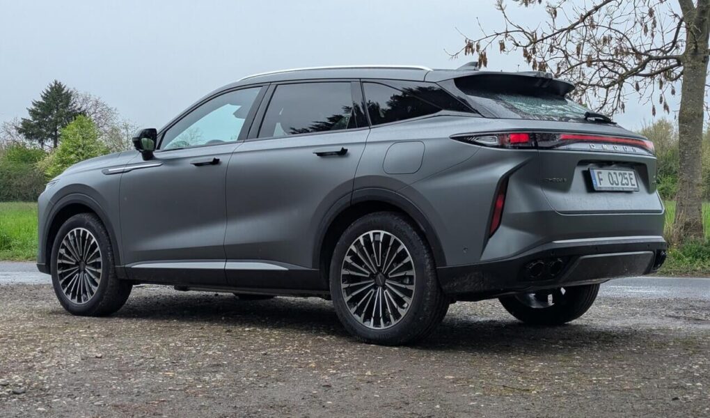 Omoda 9 PHEV ab 52.900 Euro in Deutschland mi 7 Jahren Garantie. Fastback-SUV mit Allradantrieb