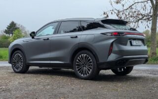 Omoda 9 PHEV ab 52.900 Euro in Deutschland mi 7 Jahren Garantie. Fastback-SUV mit Allradantrieb