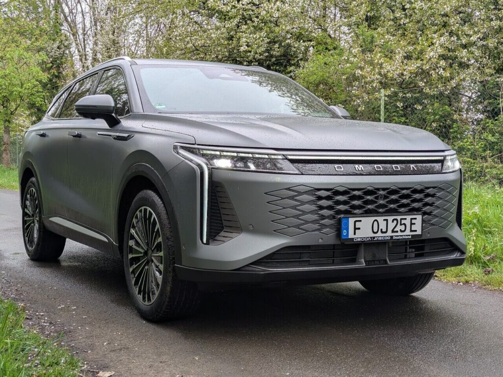 Oberklasse-SUV: Plug-in-Hybrid mit Allradantrieb und 145 km elektrischer Reichweite: Omoda 9 PHEV im Fahrbericht.