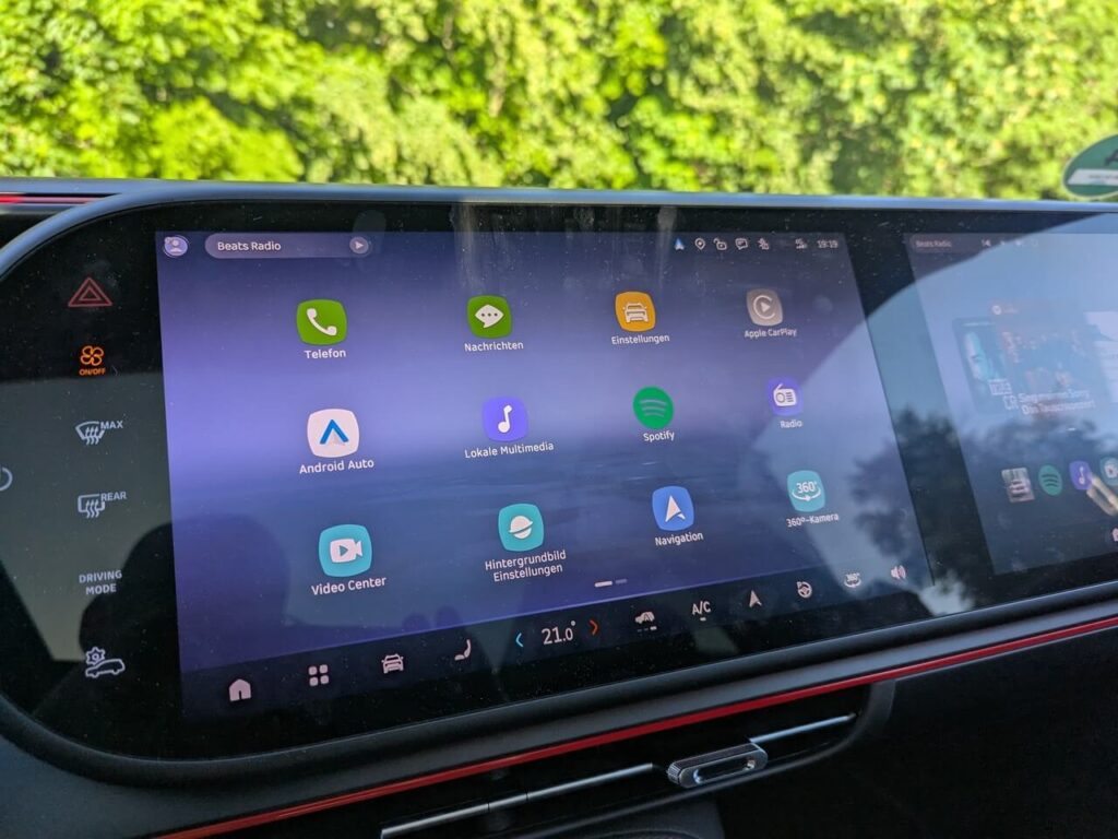13-Zoll OLED-Touchscreen im Smart #5: Das Infotainmentsystem verfügt über eine übersichtliche Menüstruktur mit kabelloser Smartphone-Integration über Android Auto und Apple CarPlay.
