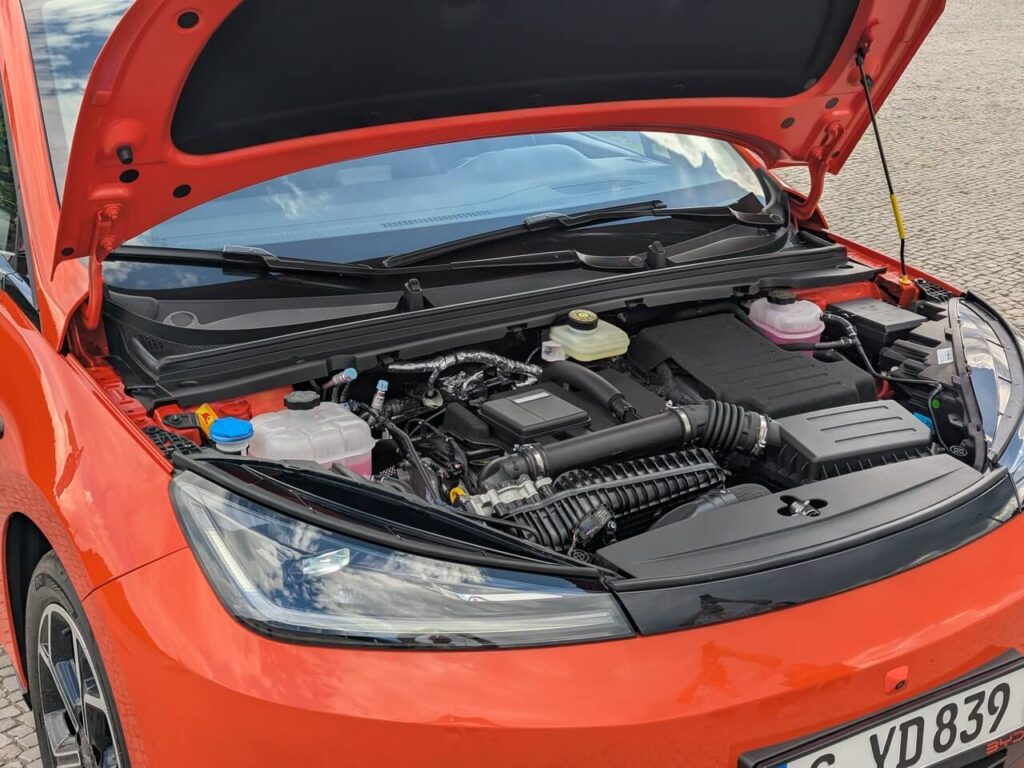 Kleinwagen mit Plug-in-Hybrid (PHEV): BYD Dolphin-G DM-i mit 1.5 Liter Benzinmotor in Kombination mit einem permanentmagneterregten Synchron-Elektromotor.