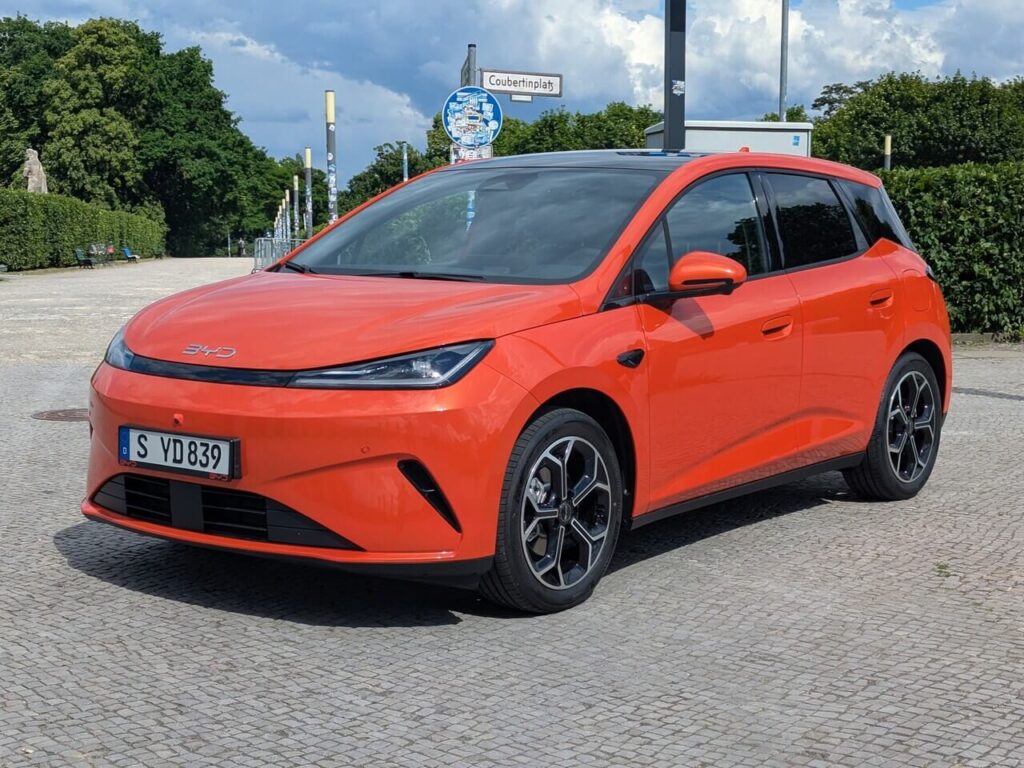 Günstiger Kleinwagen mit Plug-in-Hybrid: BYD Dolphin-G DM-i im Test. Über 100 km elektrische Reichweite.