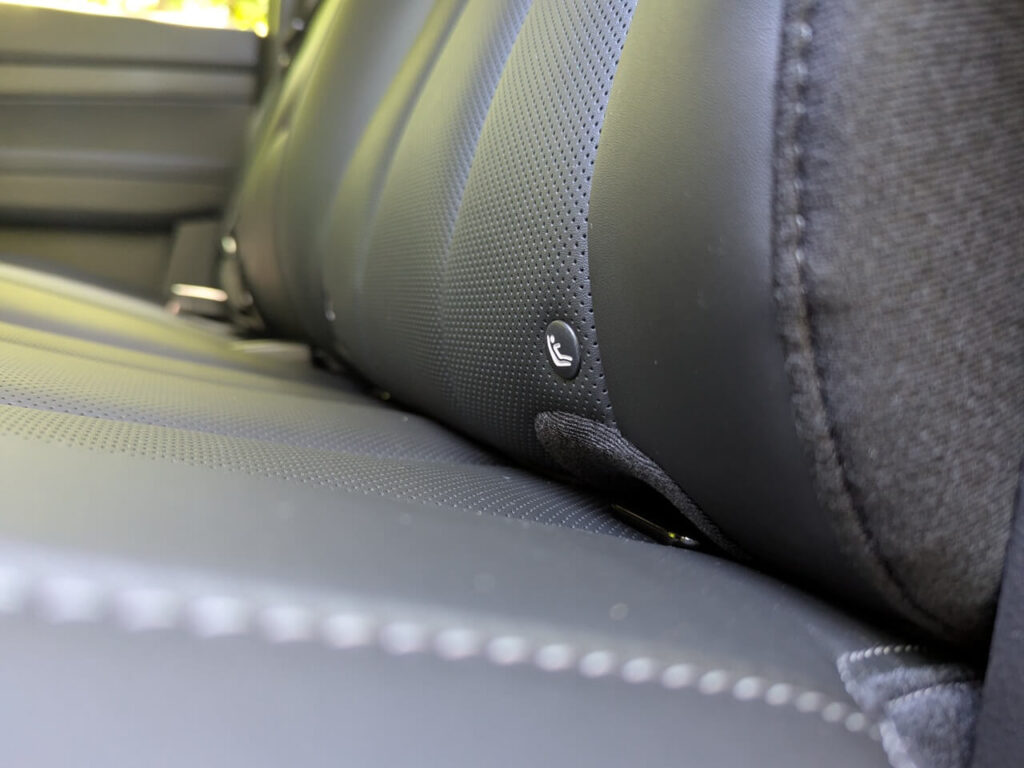 Rücksitze mit 2 Isofix-Halterungen für Kindersitze (Pick-up mit Doppelkabine).