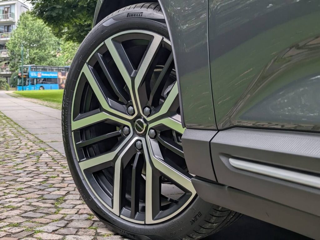 22 Zoll Felgen Y-Speichen-Design 001297 für Volvo EX60 in Diamantschnitt/Mattschwarz.