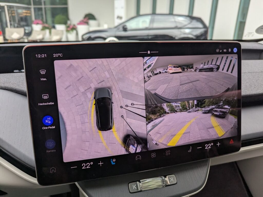 360-Grad-Kamera mit hochauflösender Darstellung erleichtert das Parken und Rangieren. Die Parkkamera gehört zur Serienausstattung des EX60 "Ultra".