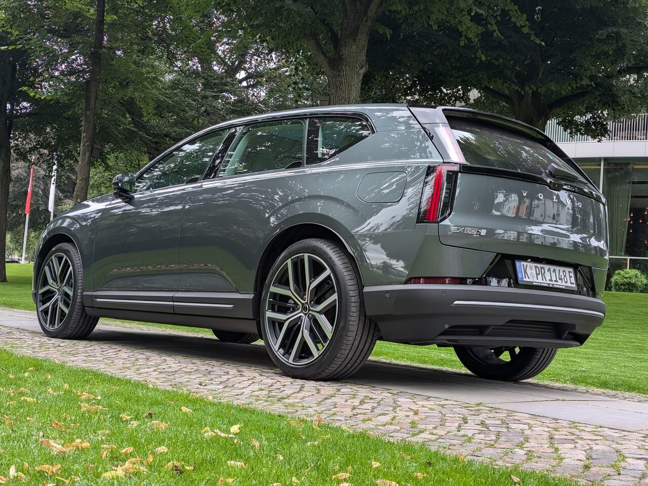 volvo-ex60-forest-lake-metallic.jpg