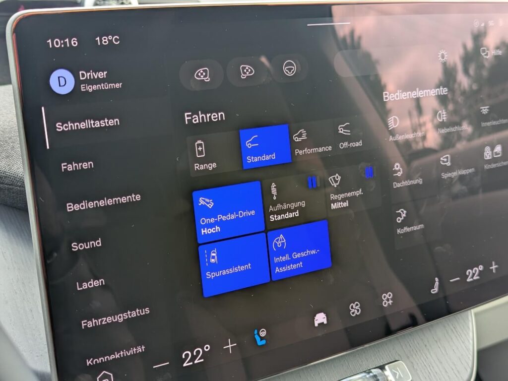 Einstellbare Rekuperation: Aktivierbares One-Pedal-Drive über den Touchscreen im Volvo EX60.