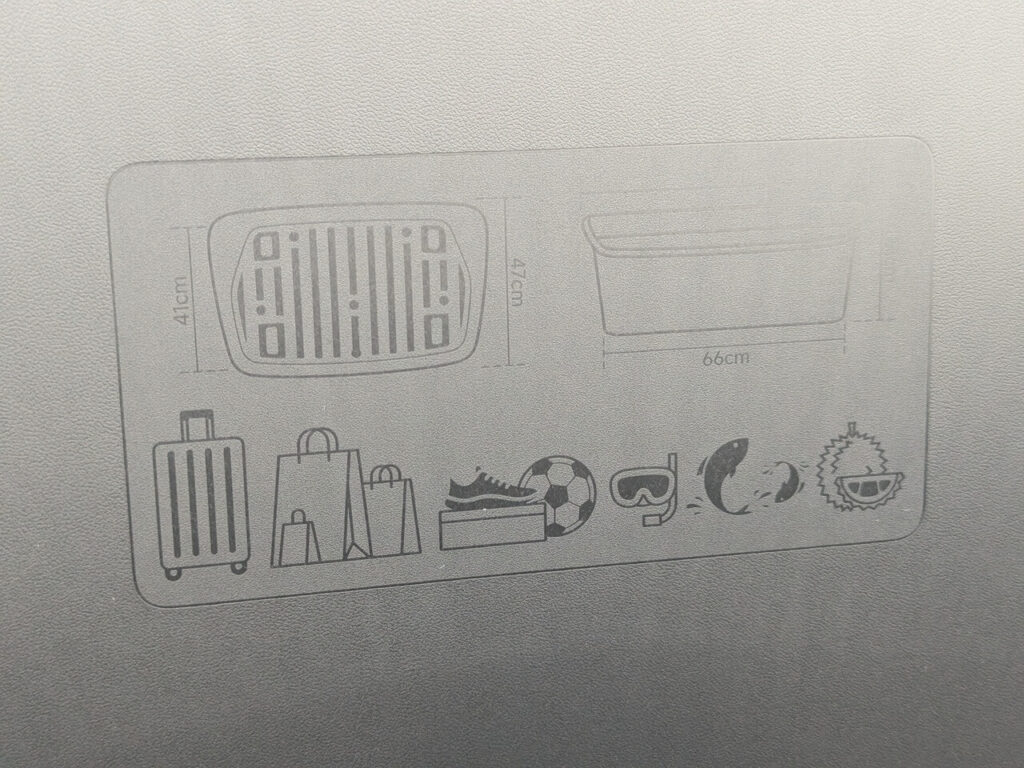 Easteregg: So viel passt in den Frunk des Xpeng L03: Piktogramm mit Abmessungen und Pack-Beispielen für den vorderen Gepäckraum im Xpeng L03.