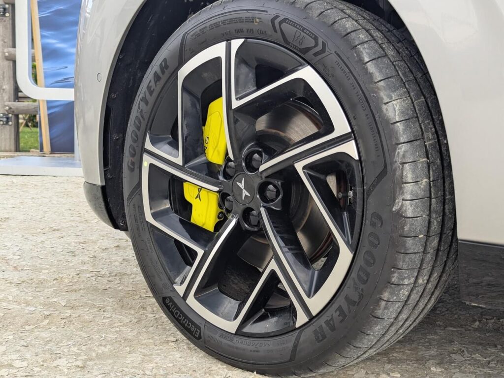 20 Zoll Aluräder für den Xpeng L03 Performance Ultra mit gelben Bremssättel