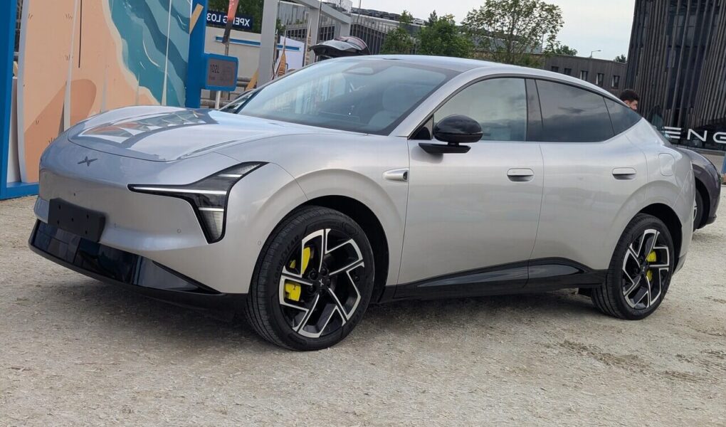 Xpeng L03 Performance Ultra in der Lackierung "Silver Fronst" (+950 Euro).