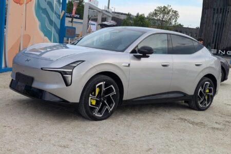 Xpeng L03 Performance Ultra in der Lackierung "Silver Fronst" (+950 Euro).