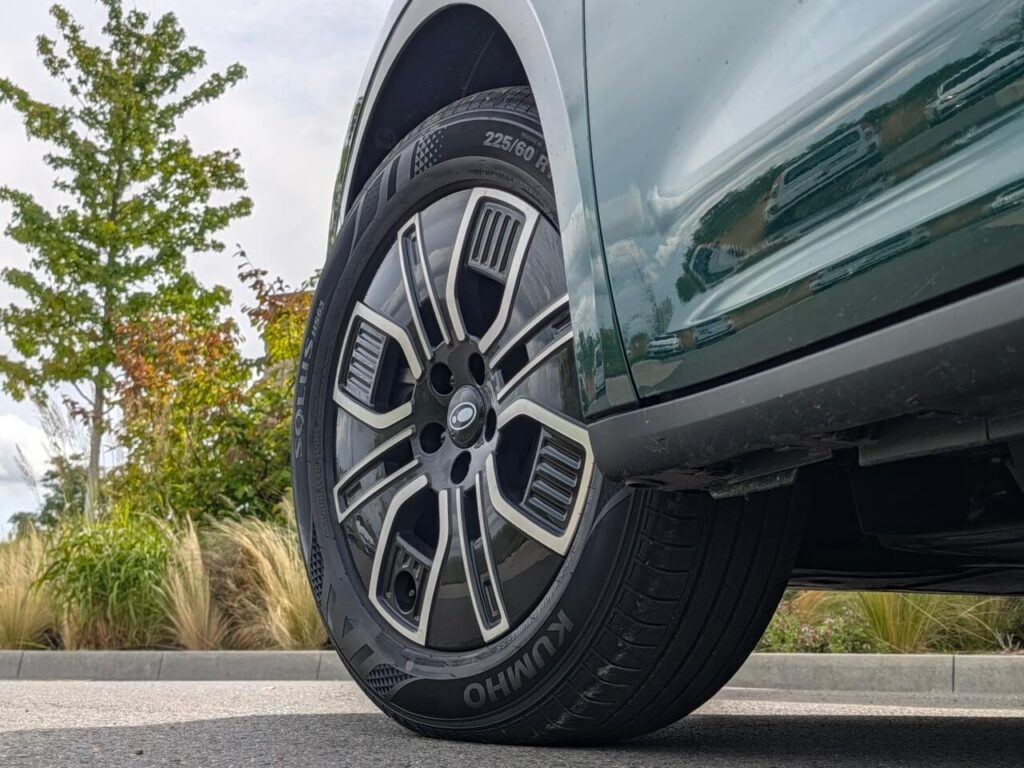 18 Zoll Räder, aerodynamisch optimierte Felgen: Kumho-Bereifung 225/60 R18 6,5 J x 18