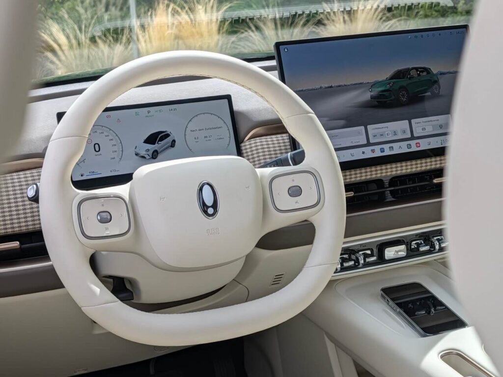 Moderner Innenraum, weiche Materialien und hohe Verarbeitungsqualität: Das Interieur des neuen GWM Ora 5 überzeugt.