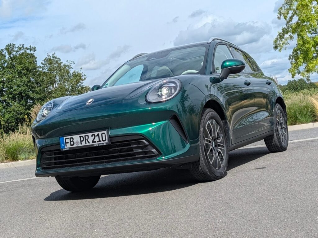 Stylisches Design mit Wiedererkennungswert und Retro-Touch: GMW Ora 5 mit Hybrid-Antrieb. So gut und sparsam fährt sich der Kompakt-SUV. Erfahrungen im Fahrbericht von Daniel Przygoda.