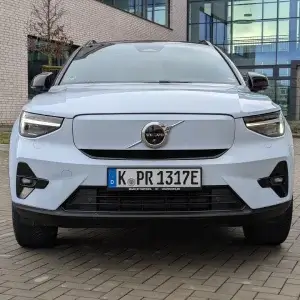 Volvo EX40 Tests und Fahrberichte