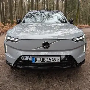 Volvo EX90 Tests und Fahrberichte